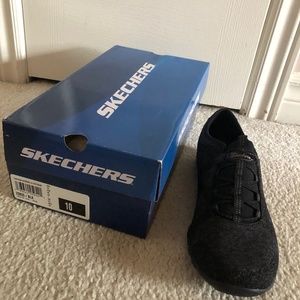 Skechers size 10 athletic shoes